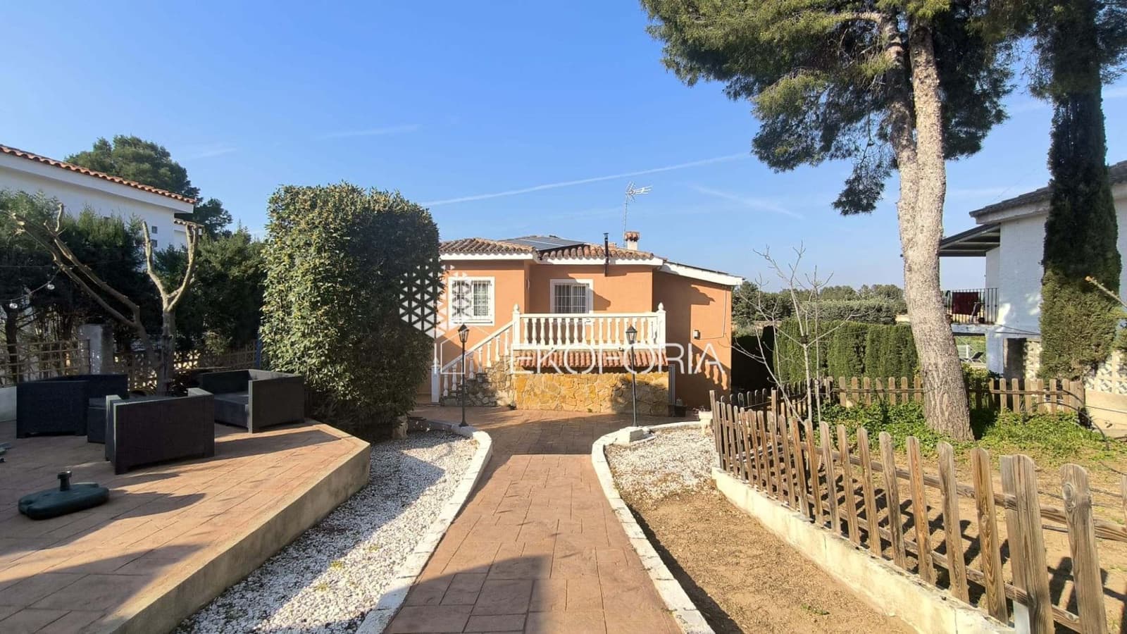 5 sypialnia Willa do wynajęcia w Chiva z basenem garażem - 2 000 € (Ref: 9658363)