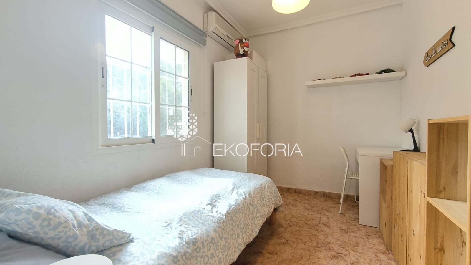 5 sypialnia Willa do wynajęcia w Chiva z basenem garażem - 2 000 € (Ref: 9658363)