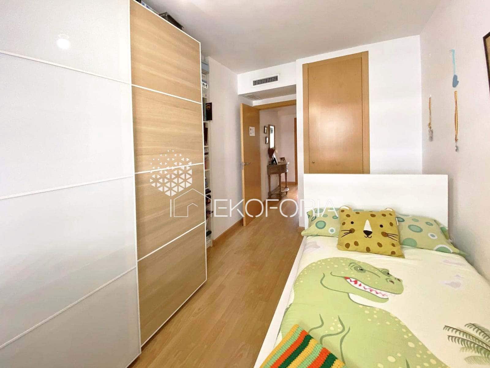 Piso de 3 habitaciones en Paterna en venta con piscina garaje - 360.000 € (Ref: 9665946)
