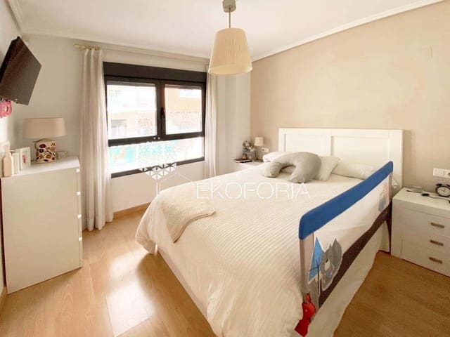Piso de 3 habitaciones en Paterna en venta con piscina garaje - 360.000 € (Ref: 9665946)