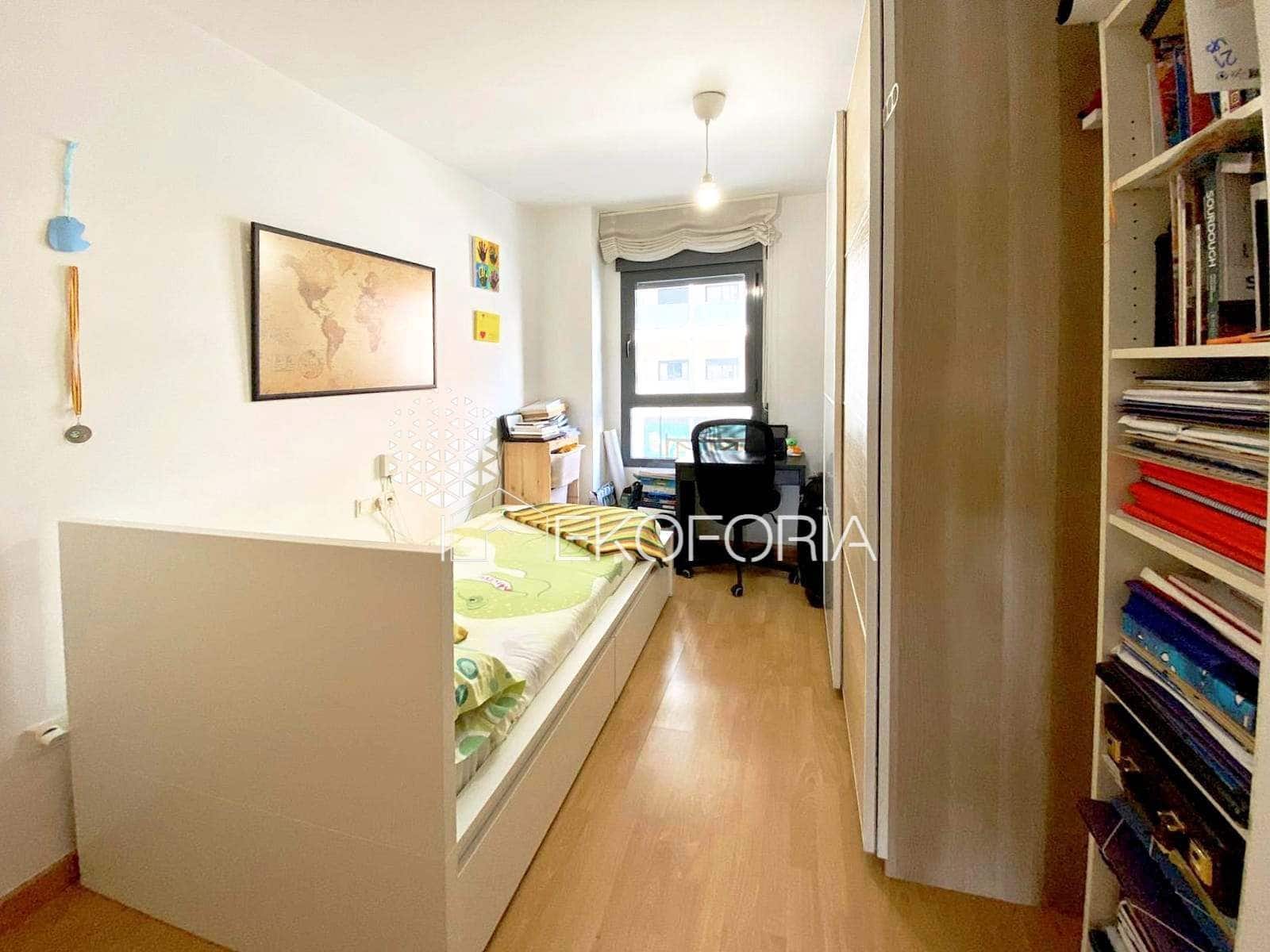 Piso de 3 habitaciones en Paterna en venta con piscina garaje - 360.000 € (Ref: 9665946)