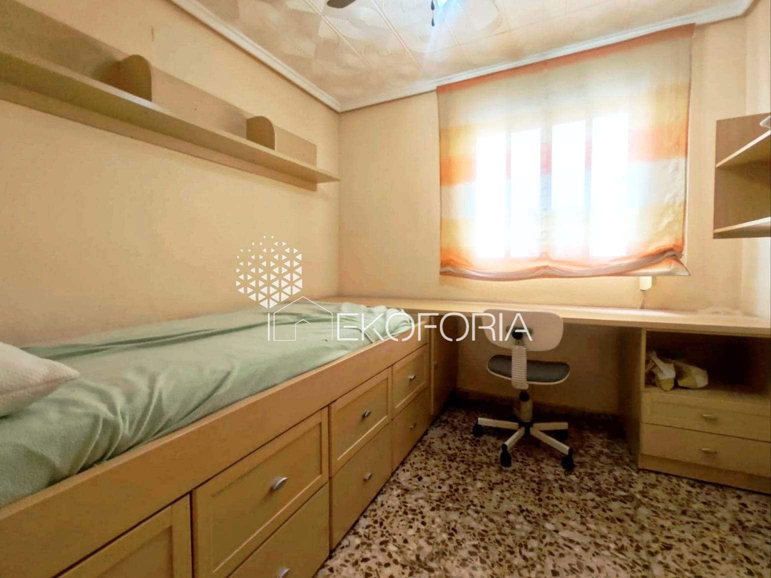 3 bedroom Flat for rent in Torrent - € 950 (Ref: 9728577)