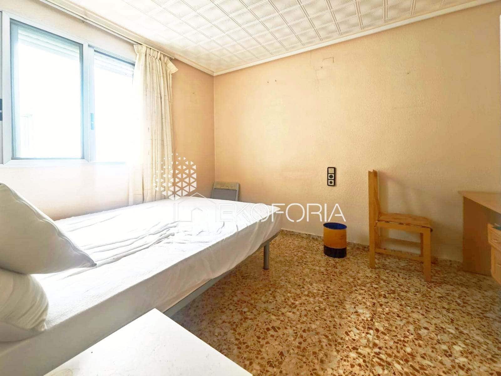 3 bedroom Flat for rent in Torrent - € 950 (Ref: 9728577)