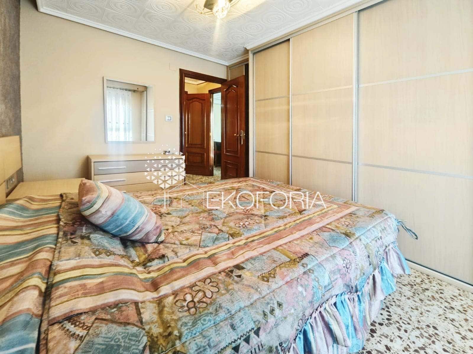 3 bedroom Flat for rent in Torrent - € 950 (Ref: 9728577)