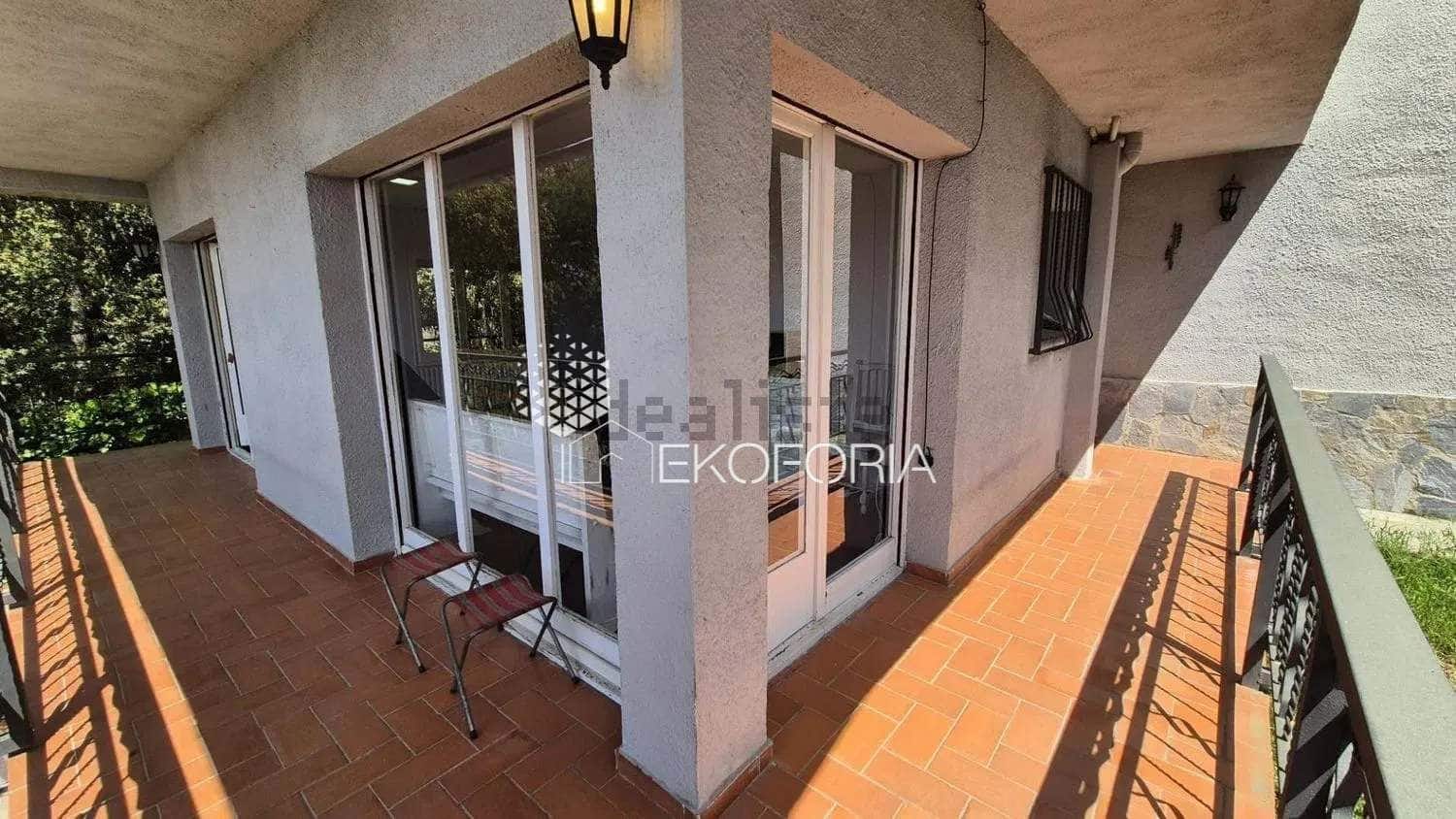 5 slaapkamer Villa te koop in Torrent met garage - € 399.000 (Ref: 9763504)