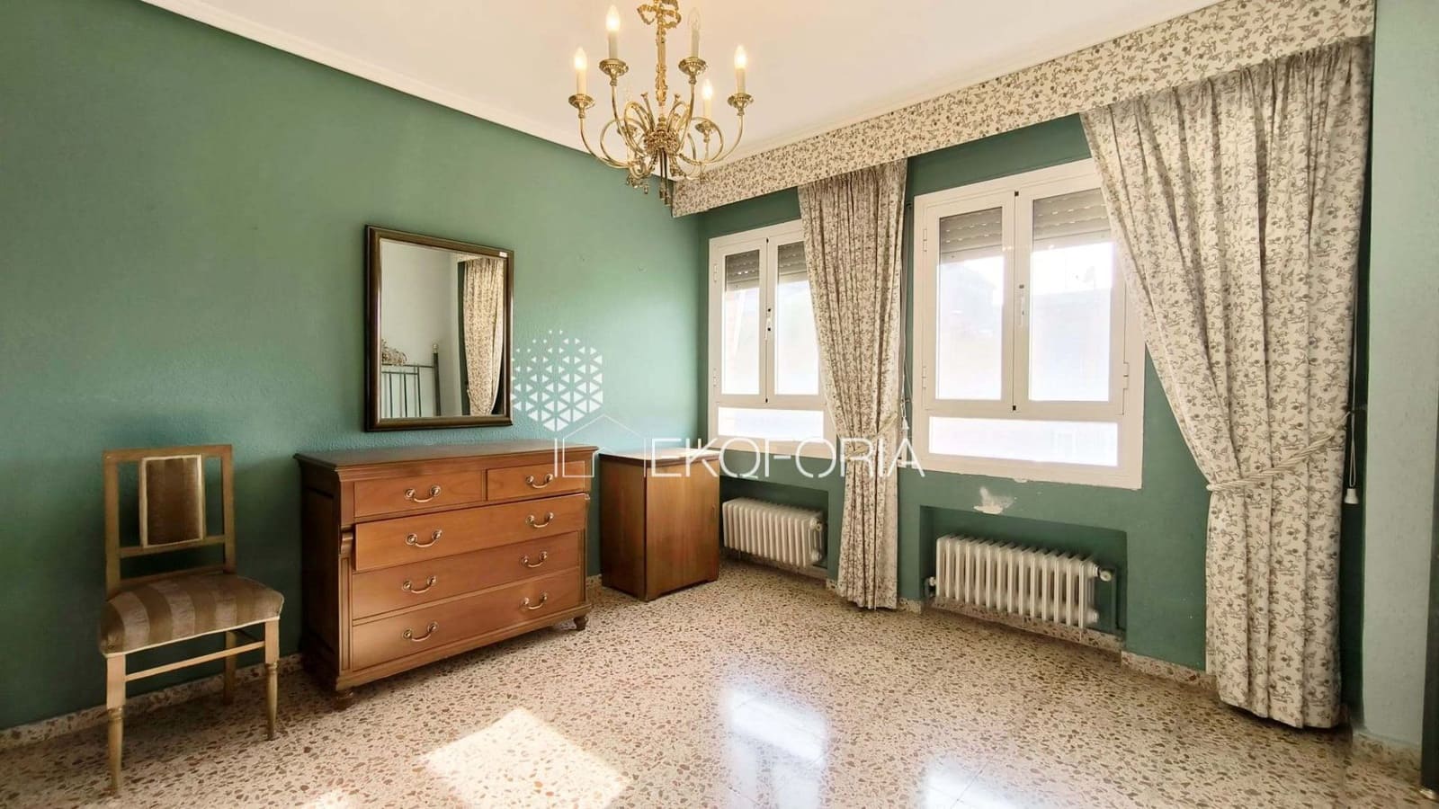 3 makuuhuone Asunto myytävänä paikassa Valencia kaupunki mukana 
autotalli - 360 000 € (Ref: 9796289)