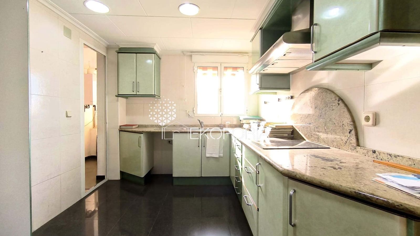 3 makuuhuone Asunto myytävänä paikassa Valencia kaupunki mukana 
autotalli - 360 000 € (Ref: 9796289)