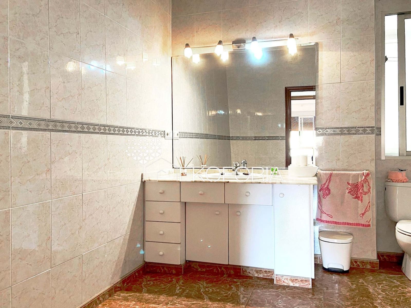 Piso de 4 habitaciones en València ciudad en venta - 387.000 € (Ref: 9798682)