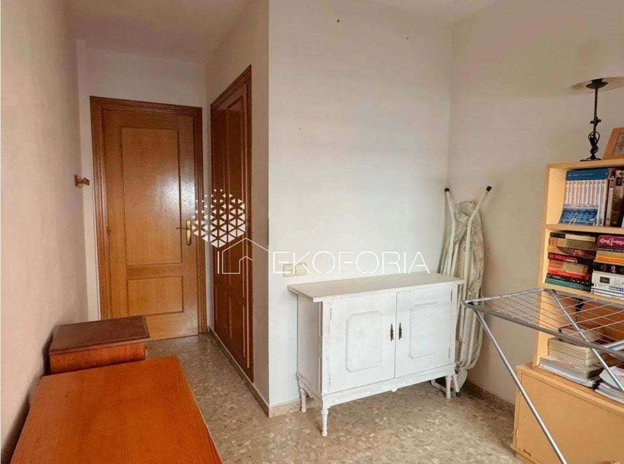4 sovrum Lägenhet till salu i Valencia stad - 320 000 € (Ref: 9811253)