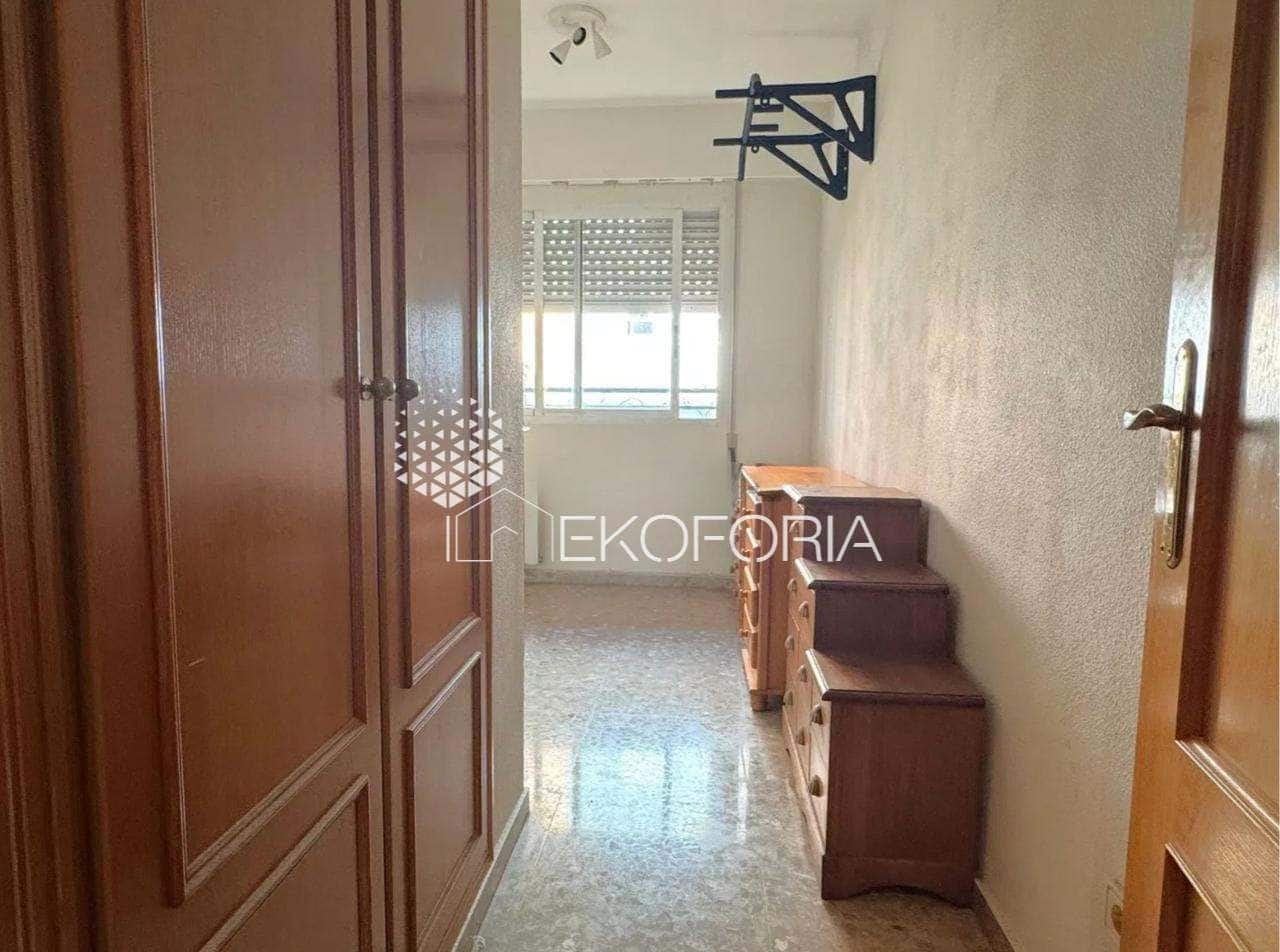 4 sovrum Lägenhet till salu i Valencia stad - 320 000 € (Ref: 9811253)