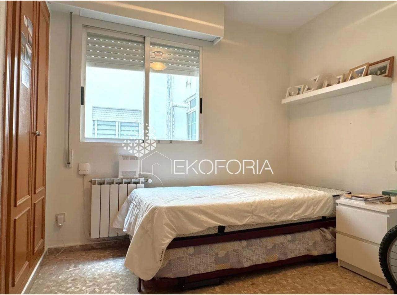 4 sovrum Lägenhet till salu i Valencia stad - 320 000 € (Ref: 9811253)