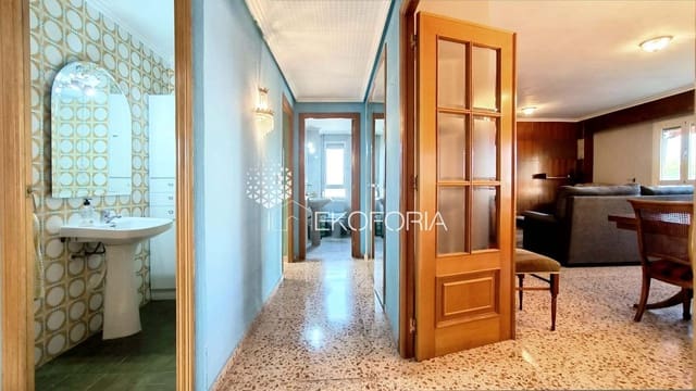 3 soveværelse Lejlighed til salg i Patraix, Valencia by med garage - € 340.000 (Ref: 9824619)