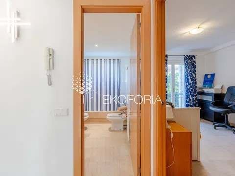 Pareado de 4 habitaciones en Rocafort en venta con piscina garaje - 600.000 € (Ref: 9828278)