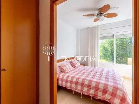 Pareado de 4 habitaciones en Rocafort en venta con piscina garaje - 600.000 € (Ref: 9828278)