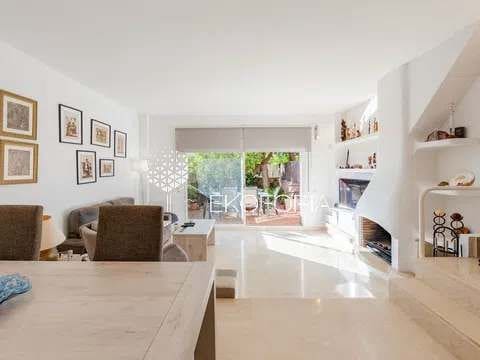 Pareado de 4 habitaciones en Rocafort en venta con piscina garaje - 600.000 € (Ref: 9828278)