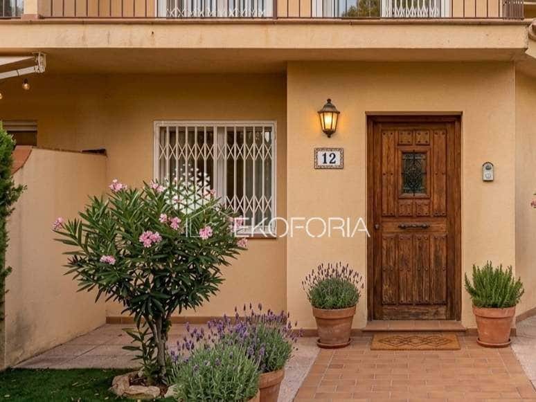 Pareado de 4 habitaciones en Rocafort en venta con piscina garaje - 600.000 € (Ref: 9828278)