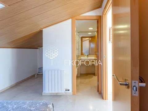 Pareado de 4 habitaciones en Rocafort en venta con piscina garaje - 600.000 € (Ref: 9828278)