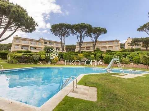 Pareado de 4 habitaciones en Rocafort en venta con piscina garaje - 600.000 € (Ref: 9828278)