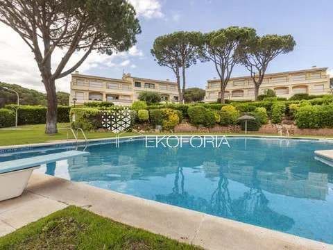 Pareado de 4 habitaciones en Rocafort en venta con piscina garaje - 600.000 € (Ref: 9828278)