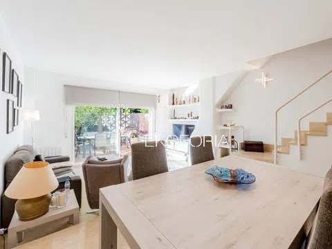 Pareado de 4 habitaciones en Rocafort en venta con piscina garaje - 600.000 € (Ref: 9828278)