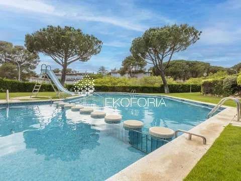 Pareado de 4 habitaciones en Rocafort en venta con piscina garaje - 600.000 € (Ref: 9828278)