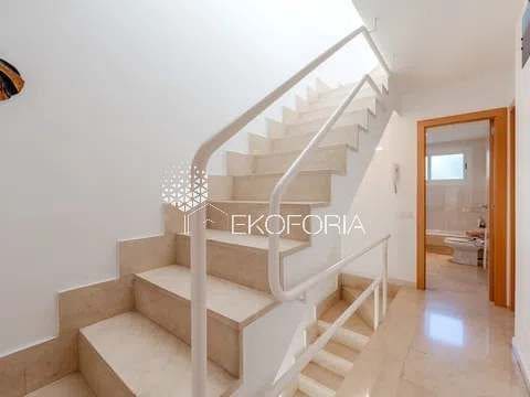Pareado de 4 habitaciones en Rocafort en venta con piscina garaje - 600.000 € (Ref: 9828278)