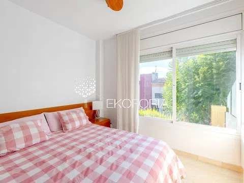 Pareado de 4 habitaciones en Rocafort en venta con piscina garaje - 600.000 € (Ref: 9828278)
