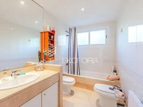 Pareado de 4 habitaciones en Rocafort en venta con piscina garaje - 600.000 € (Ref: 9828278)