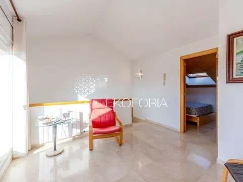 Pareado de 4 habitaciones en Rocafort en venta con piscina garaje - 600.000 € (Ref: 9828278)