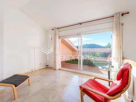 Pareado de 4 habitaciones en Rocafort en venta con piscina garaje - 600.000 € (Ref: 9828278)