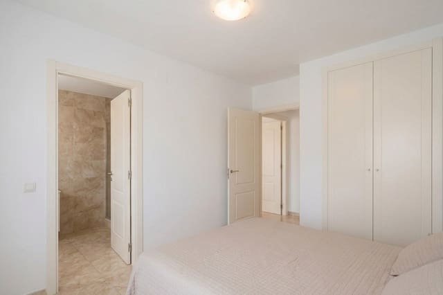 Pareado de 4 habitaciones en Rocafort en venta con piscina garaje - 600.000 € (Ref: 9828278)