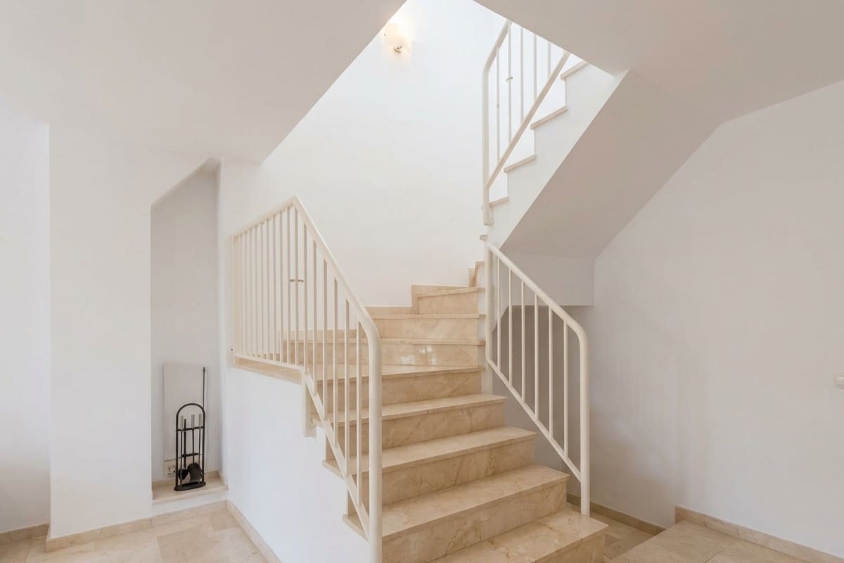 4 bedroom Semi-detached Villa for sale in Rocafort with pool garage - € 600,000 (Ref: 9828278)