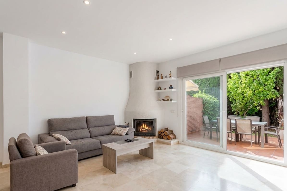 4 bedroom Semi-detached Villa for sale in Rocafort with pool garage - € 600,000 (Ref: 9828278)