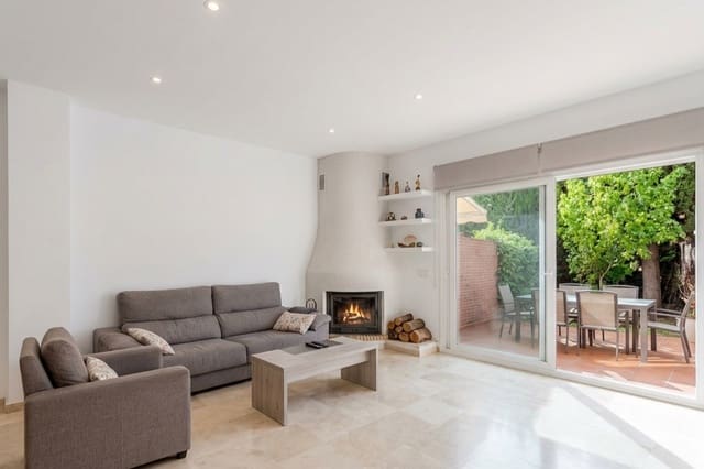 Pareado de 4 habitaciones en Rocafort en venta con piscina garaje - 600.000 € (Ref: 9828278)
