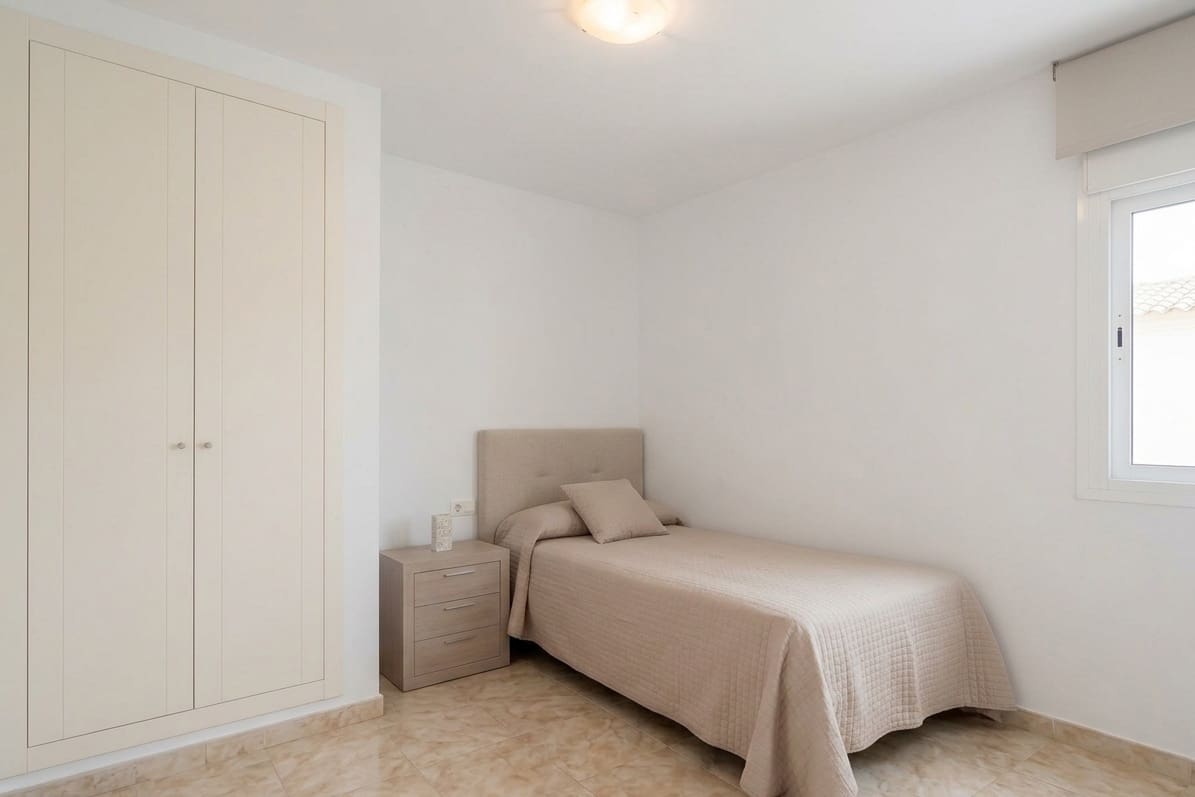 4 bedroom Semi-detached Villa for sale in Rocafort with pool garage - € 600,000 (Ref: 9828278)