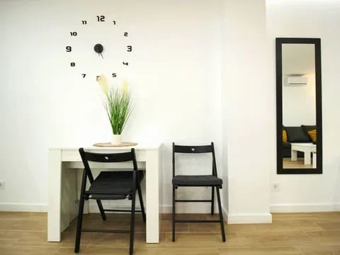 2 bedroom Flat for rent in Valencia city - € 1,050 (Ref: 9835207)