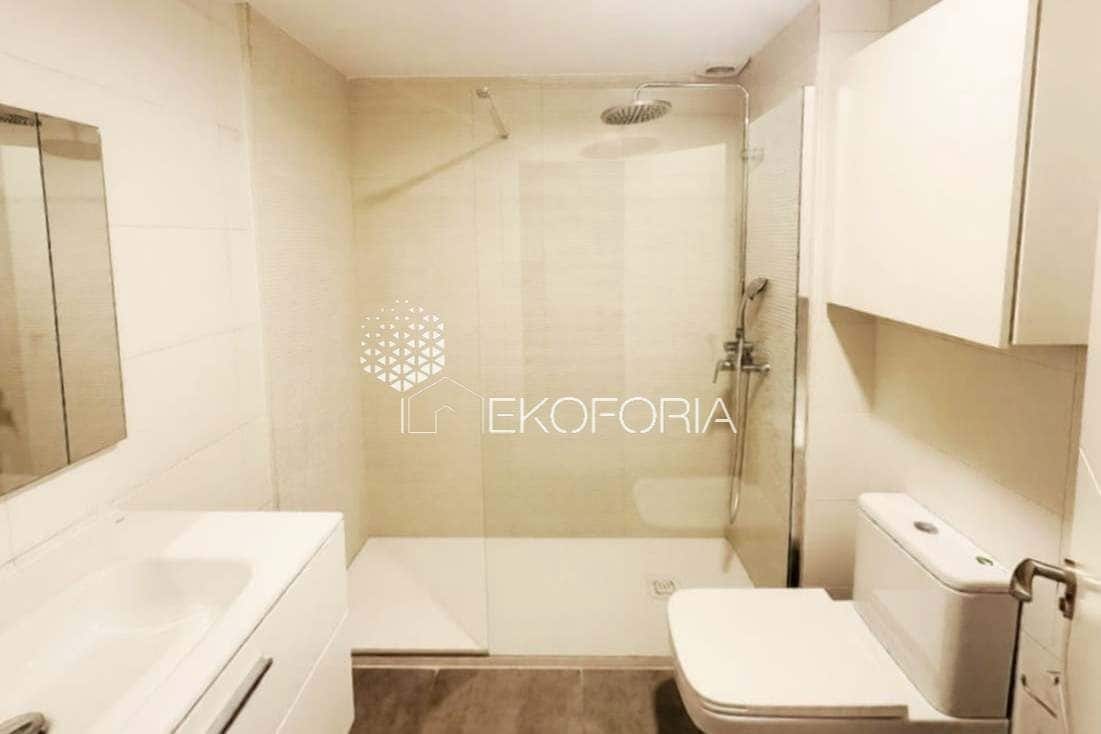 Pareado de 5 habitaciones en Rocafort en venta con garaje - 600.000 € (Ref: 9838910)