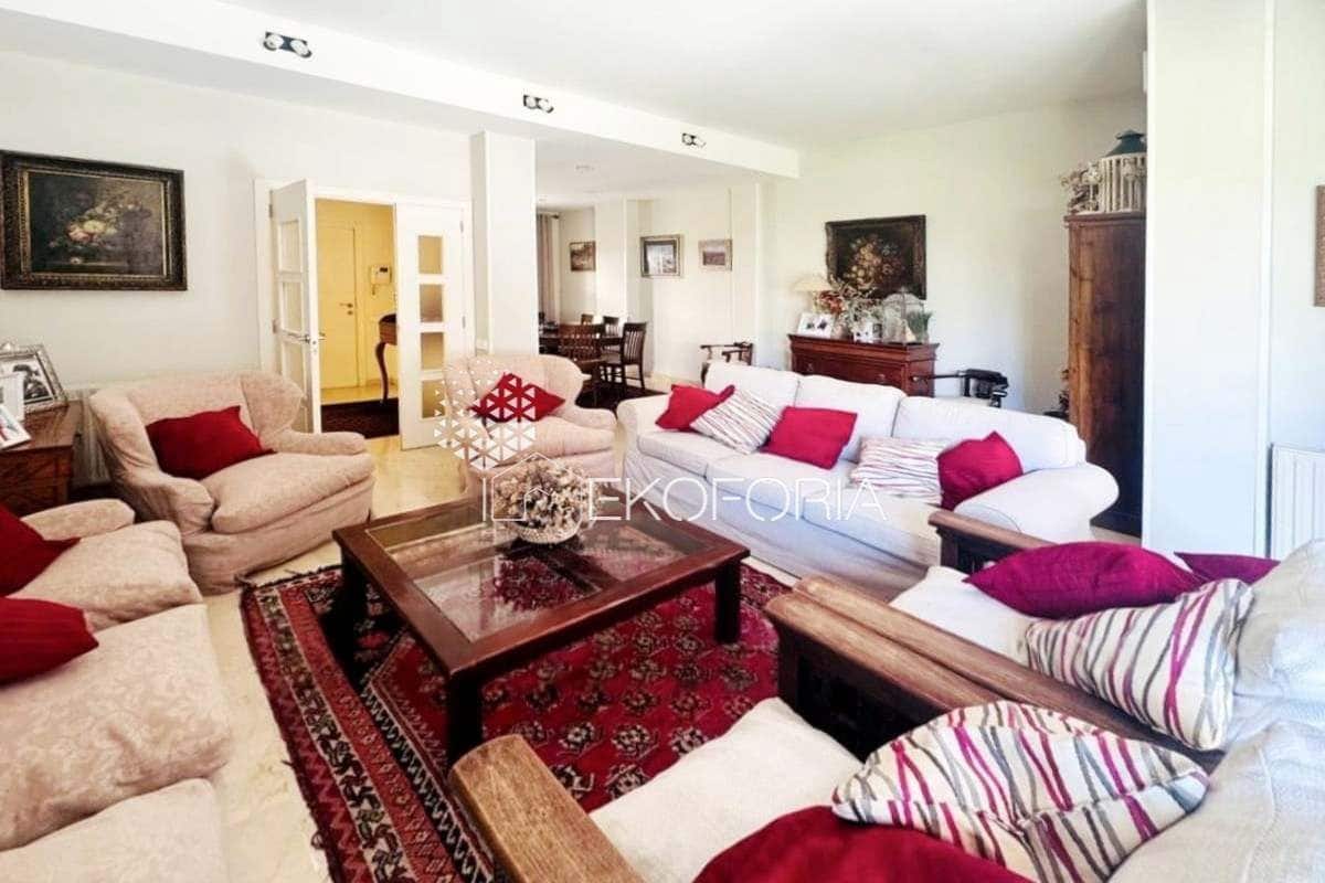 Pareado de 5 habitaciones en Rocafort en venta con garaje - 600.000 € (Ref: 9838910)
