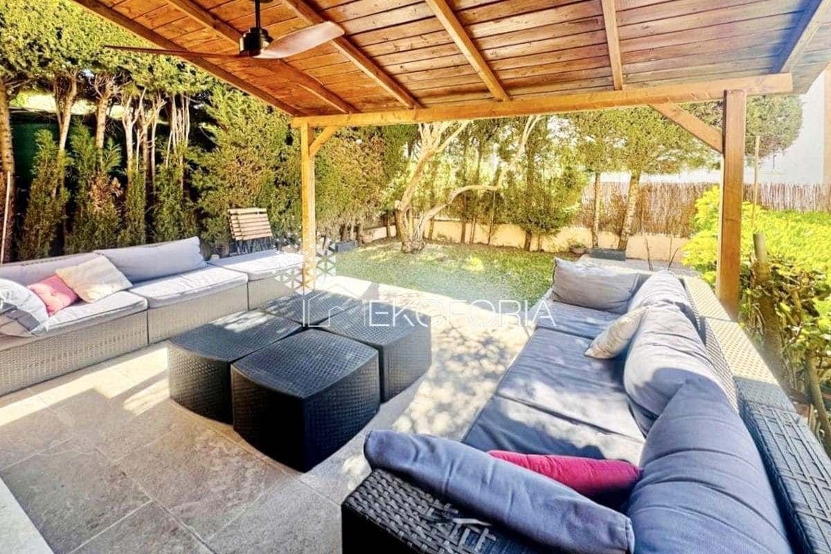 Pareado de 5 habitaciones en Rocafort en venta con garaje - 600.000 € (Ref: 9838910)