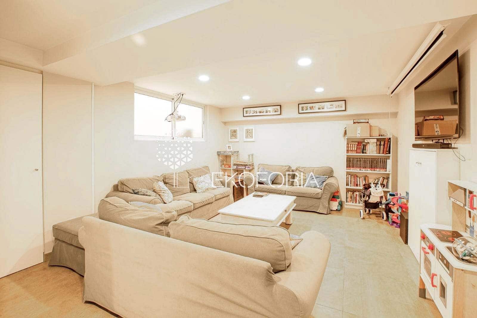 Pareado de 5 habitaciones en Rocafort en venta con garaje - 600.000 € (Ref: 9838910)