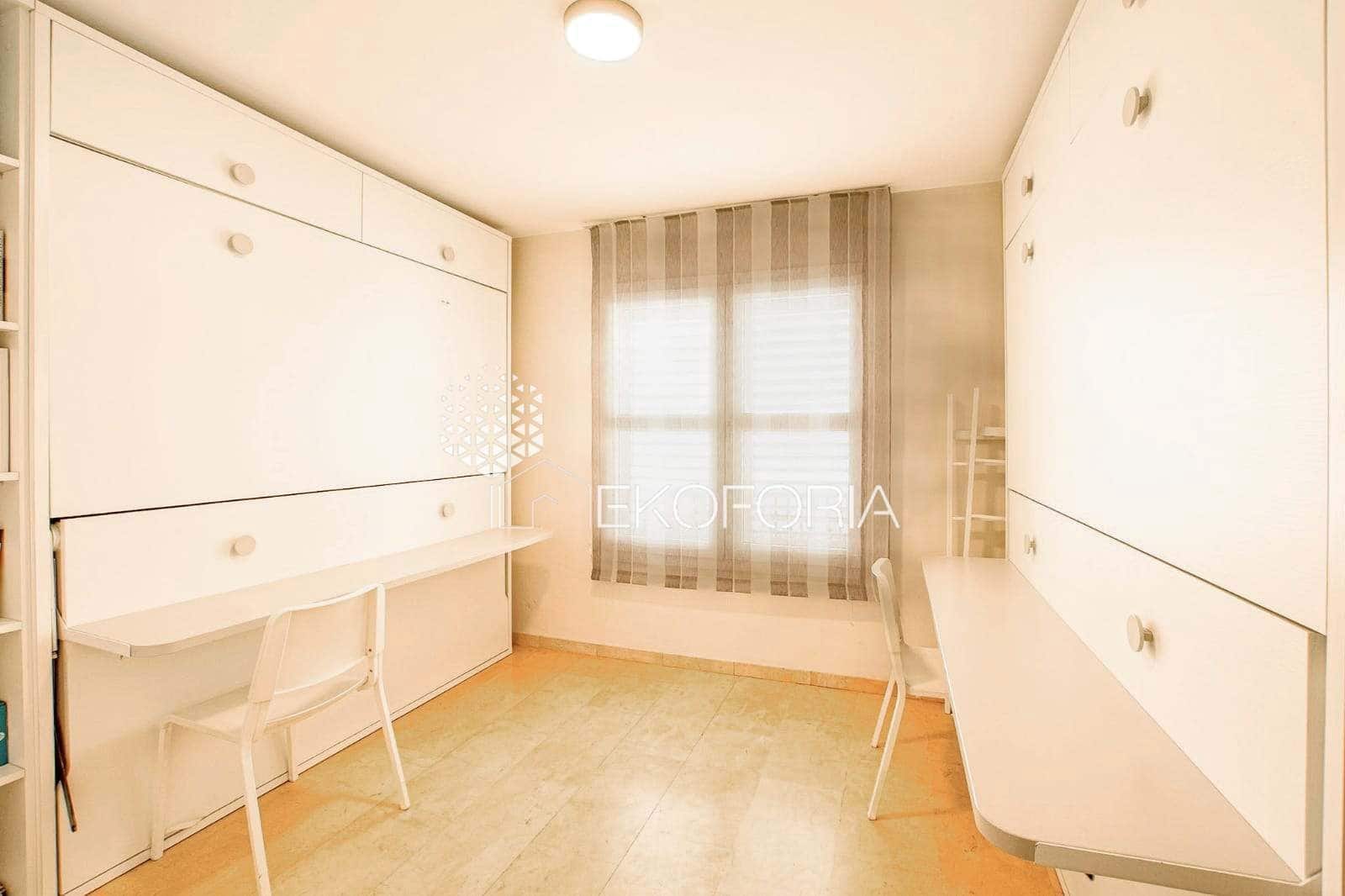 Pareado de 5 habitaciones en Rocafort en venta con garaje - 600.000 € (Ref: 9838910)