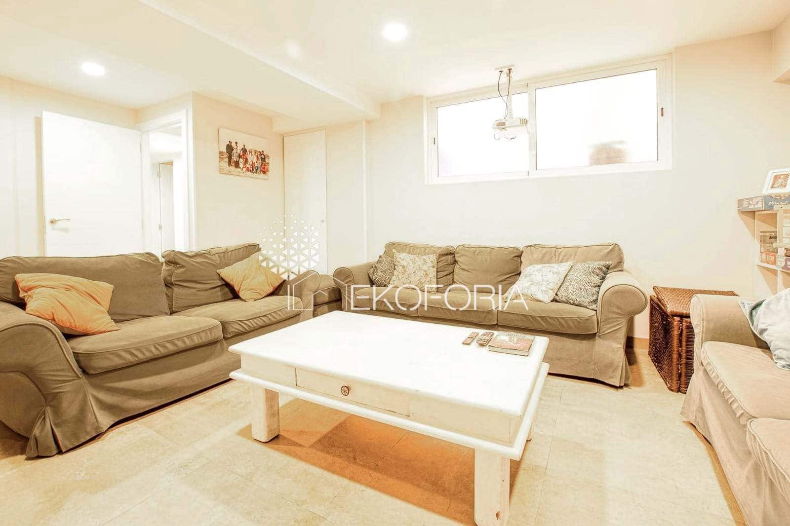 Pareado de 5 habitaciones en Rocafort en venta con garaje - 600.000 € (Ref: 9838910)