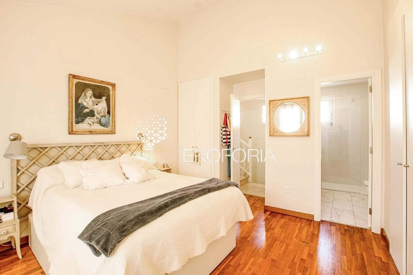 Pareado de 5 habitaciones en Rocafort en venta con garaje - 600.000 € (Ref: 9838910)