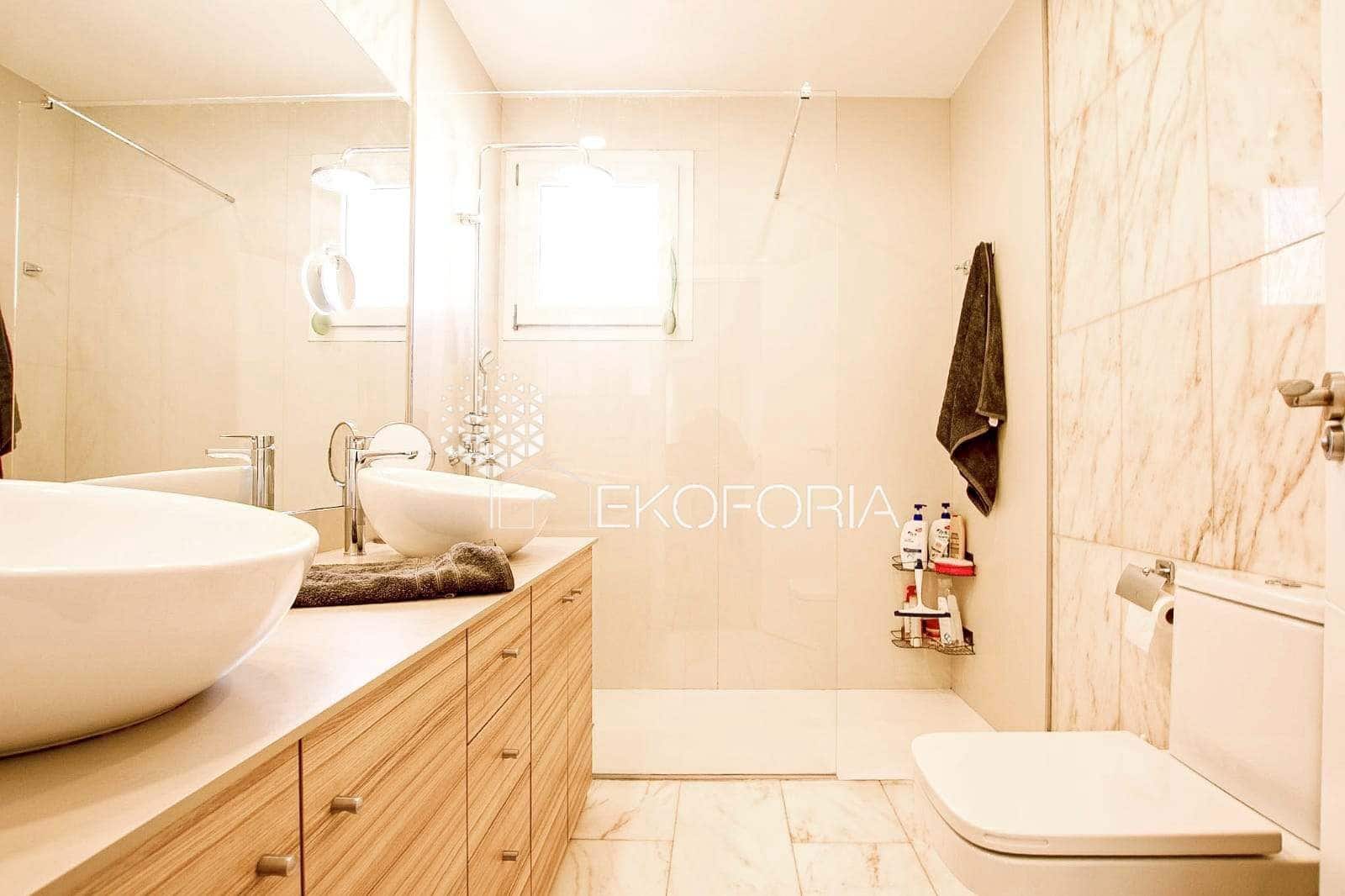 Pareado de 5 habitaciones en Rocafort en venta con garaje - 600.000 € (Ref: 9838910)
