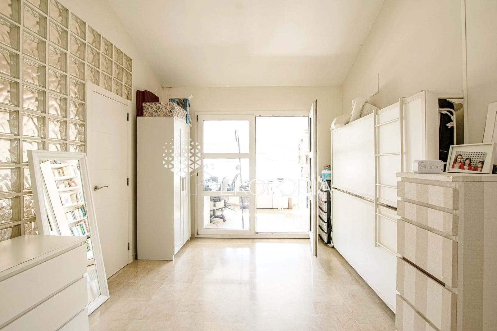 Pareado de 5 habitaciones en Rocafort en venta con garaje - 600.000 € (Ref: 9838910)