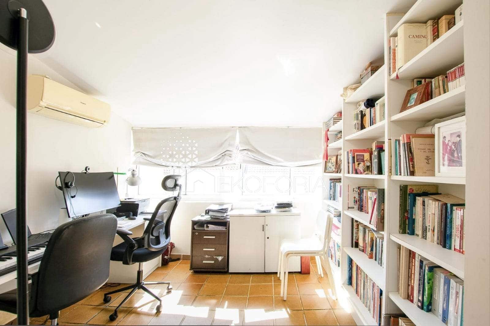 Pareado de 5 habitaciones en Rocafort en venta con garaje - 600.000 € (Ref: 9838910)