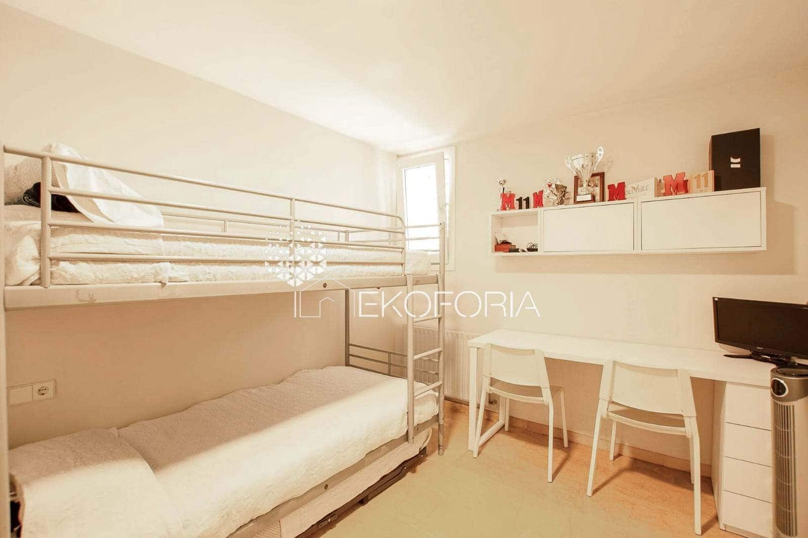 Pareado de 5 habitaciones en Rocafort en venta con garaje - 600.000 € (Ref: 9838910)