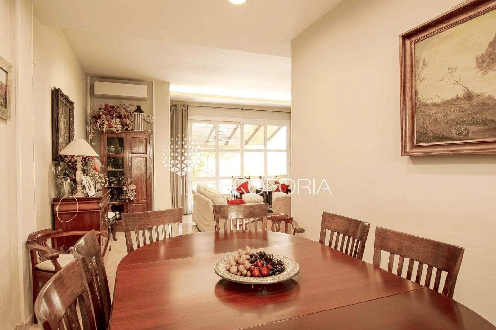 Pareado de 5 habitaciones en Rocafort en venta con garaje - 600.000 € (Ref: 9838910)
