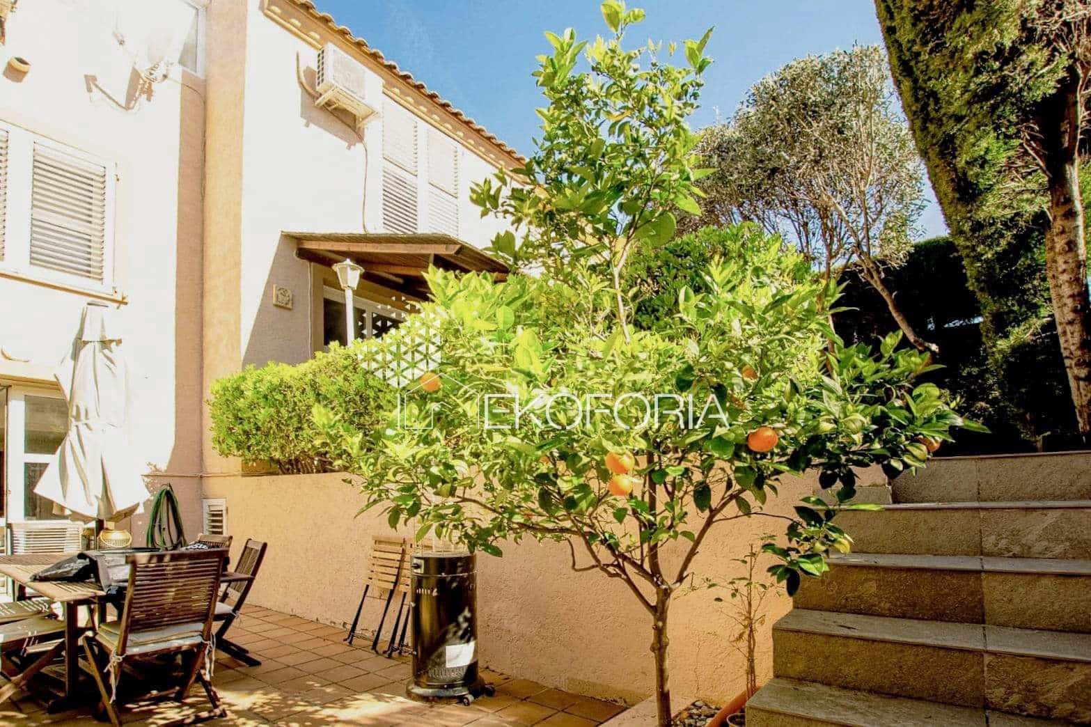 Pareado de 5 habitaciones en Rocafort en venta con garaje - 600.000 € (Ref: 9838910)