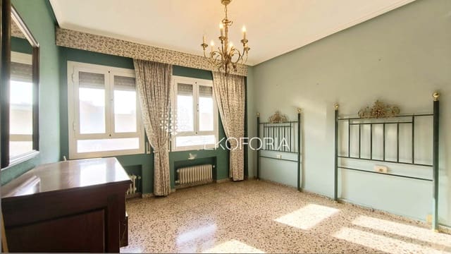 3 slaapkamer Flat te koop in Patraix, Valencia stad met garage - € 340.000 (Ref: 9854930)